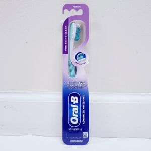 🍭7/$15 Oral-B Advanced Whitening Toothbrush Medium